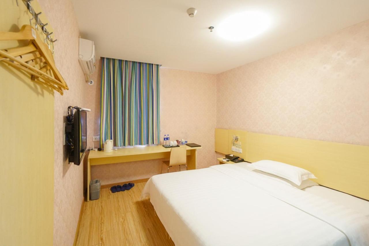 Jia Mei Xin Holiday Hotel Baiyun Airport Branch Kanton Exteriér fotografie